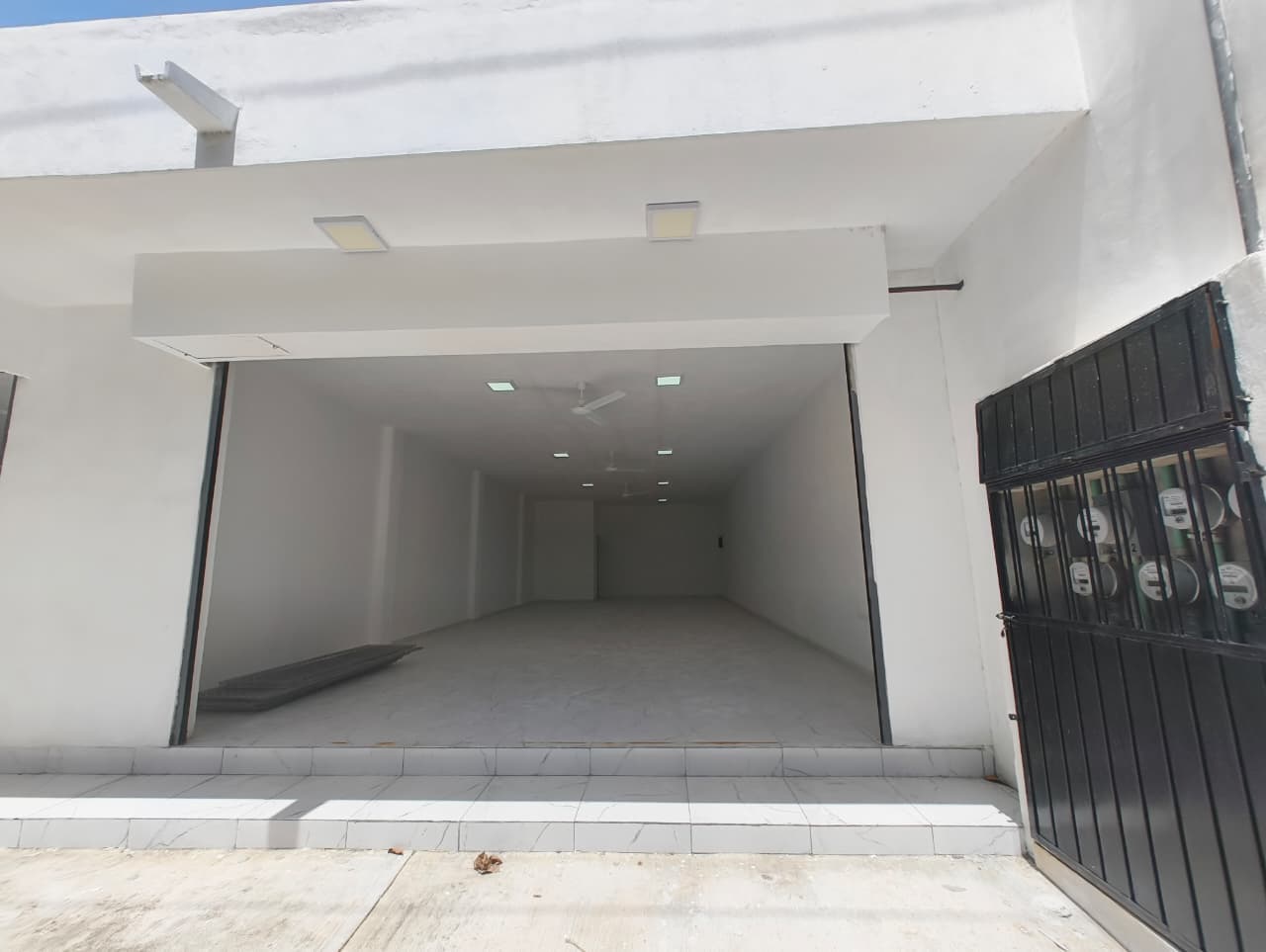 Local en Renta sobre Avenida — Martinez Ross, Chetumal