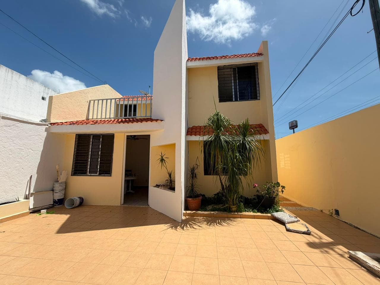 CASA EN VENTA O RENTA CERCA DE PLAZA LAS AMERICAS — Fovissste II, Chetumal